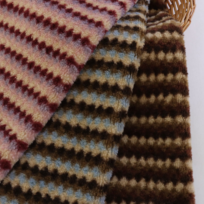 Sewing Cloth - 100cmのラムウールフリース生地。麦の穂模様がプリントされており、カシミヤのような肌触りで、秋冬のコートやペット用ベッドのDIY、手芸に最適。