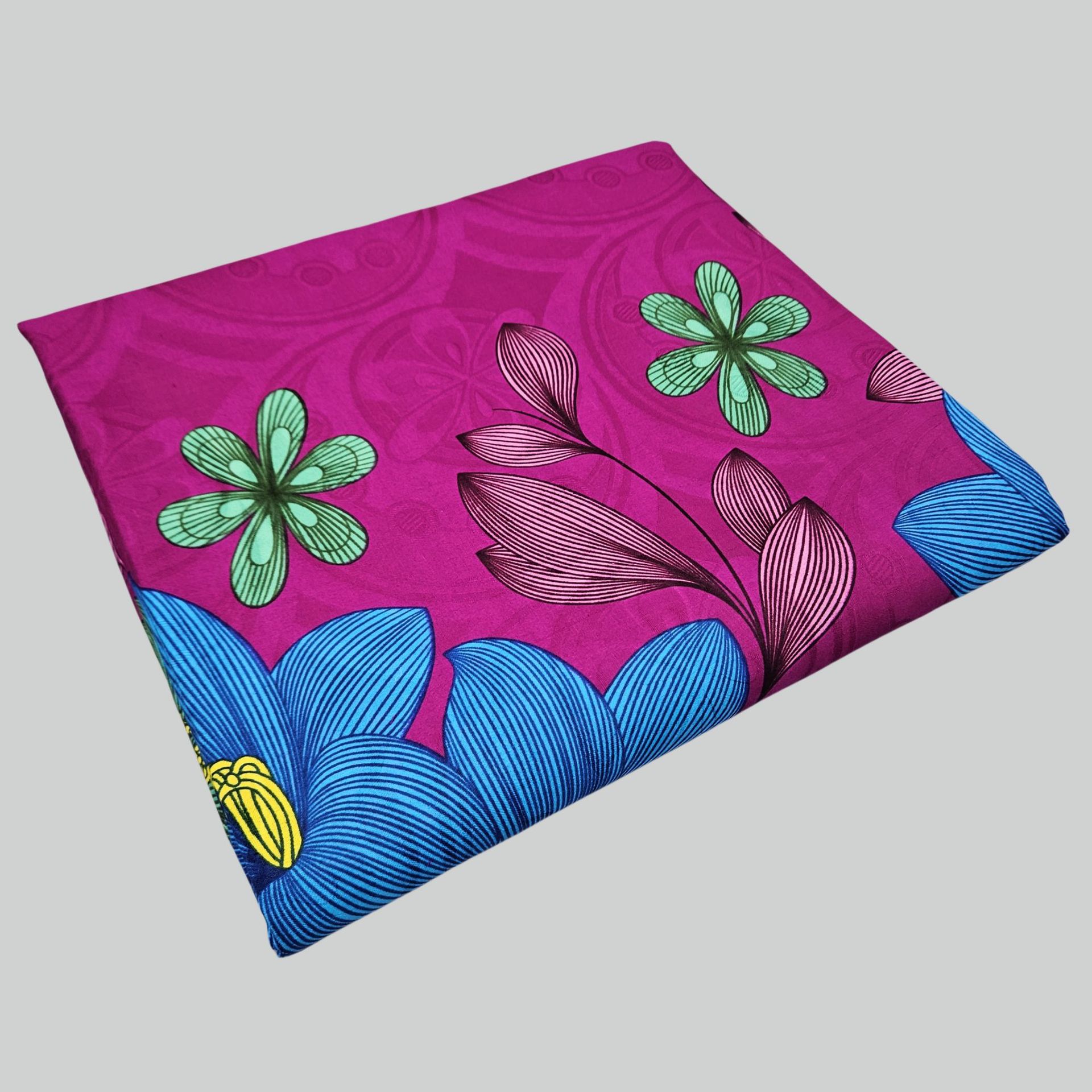 紫青色の綿に花柄がプリントされたアフリカのワックス生地、バテ - Sewing Batik のレビューと価格
