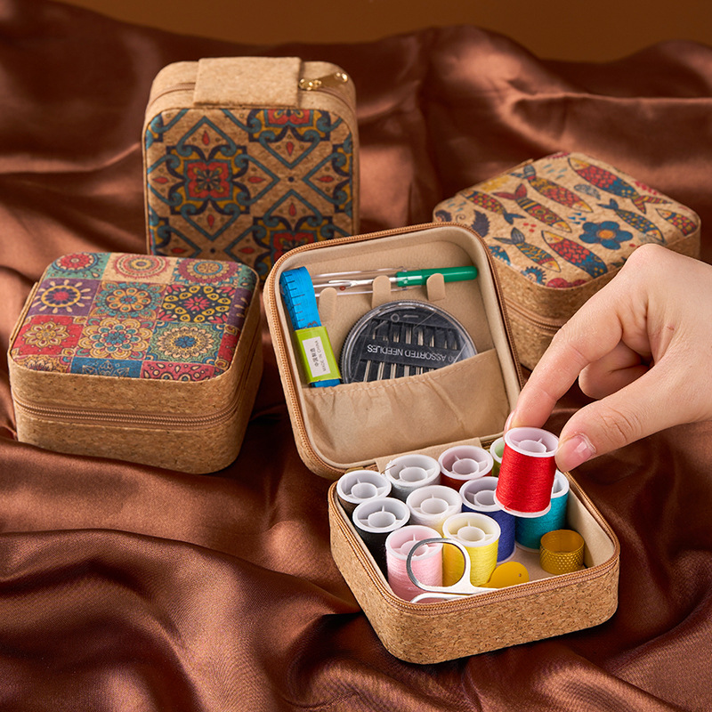 ヴィンテージコルクボヘミアンフローラルソーイングキット、ポー - Textile Sewing Kit のレビューと価格