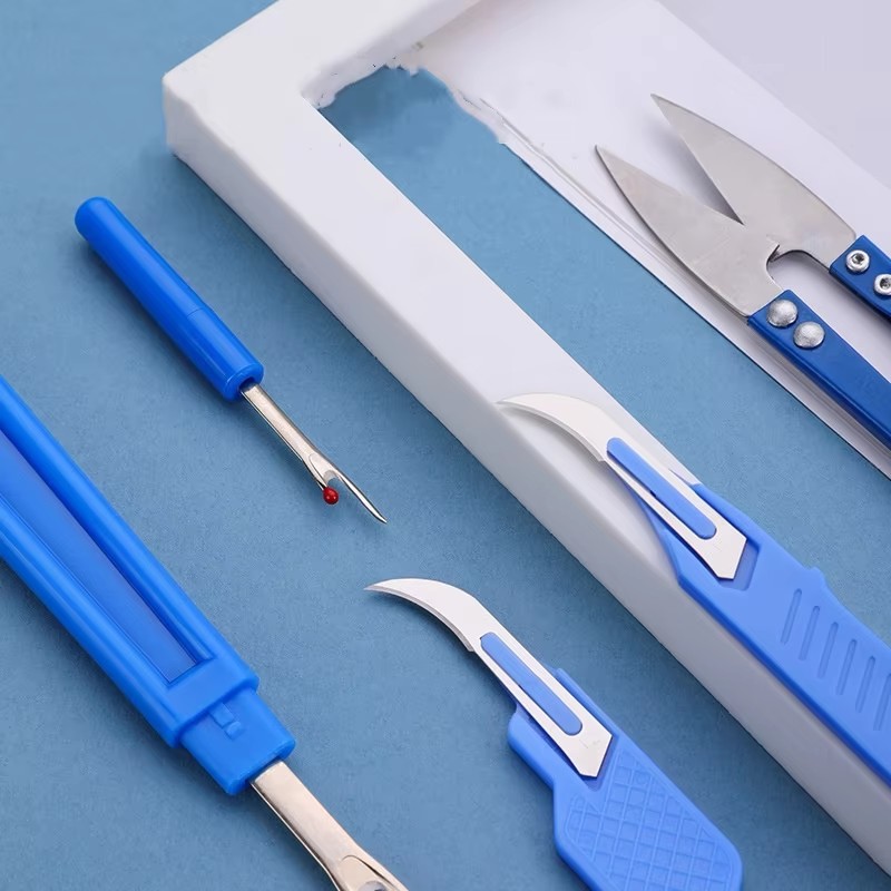 5本セットの裁縫用糸切り器セット。裁縫や手芸に便利な糸切りハ - Seam Ripper Tool のレビューと価格